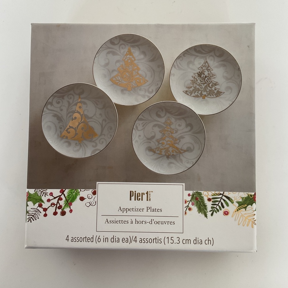 Pier 1 Christmas Tree  Appetizer Plates set of Four. NWT